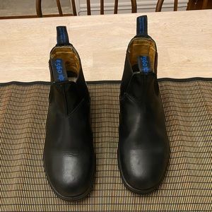 Blundstone 560 shearling boots for women in black size 9 US